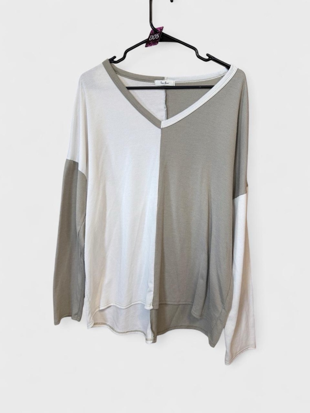 Greige and white colorblock v-neck long sleeve XL
